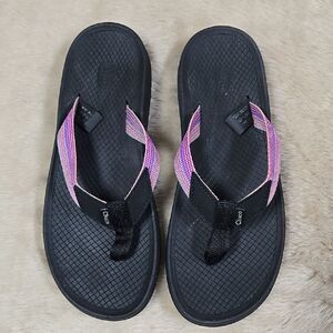 CHACO PINK AND BLACK LOWDOWN FLIP FLOPS, SIZE 8